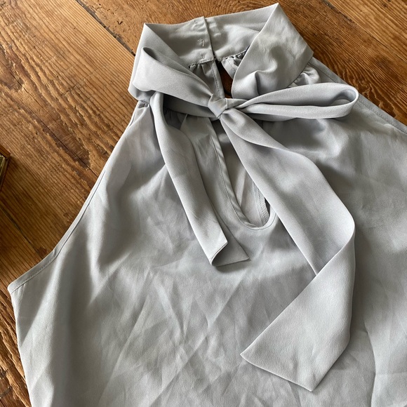 Sleeveless blouse with bow - Picture 2 of 4